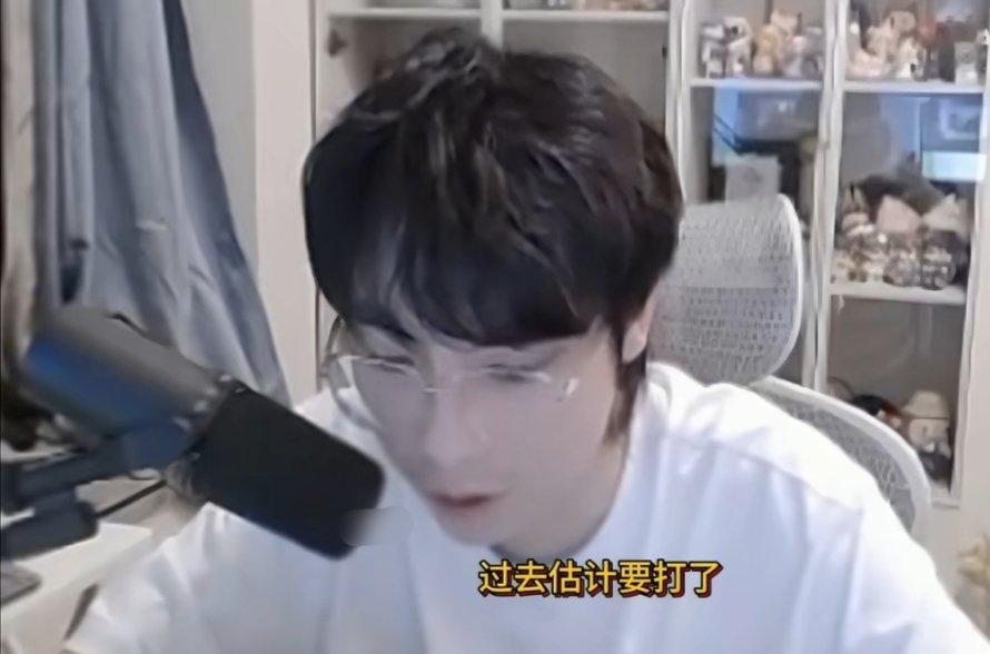 KPL四冠教练Gemini郭家毅在直播中亲口确认，传奇选手Fly彭云飞将以租借形式重返重庆狼队，出战2026年度总决赛，并且按照大师组规则确定会上场比赛。 他的回归恰逢登场KPL十周年，被粉丝视为“狼