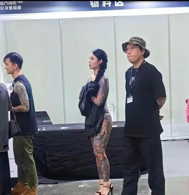 小姐姐太美了，就是这一身刺青，让人看了都害怕[捂脸][捂脸][捂脸]