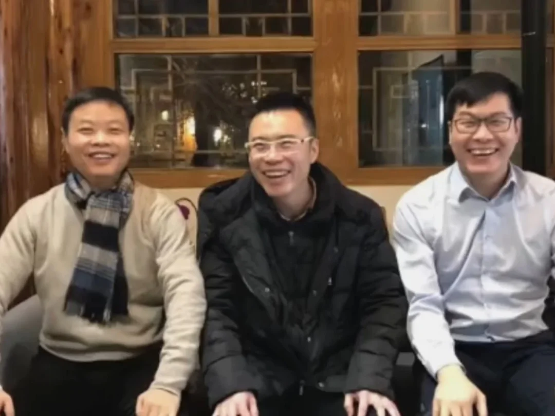 何小鹏为什么会和快播王欣走那么近？