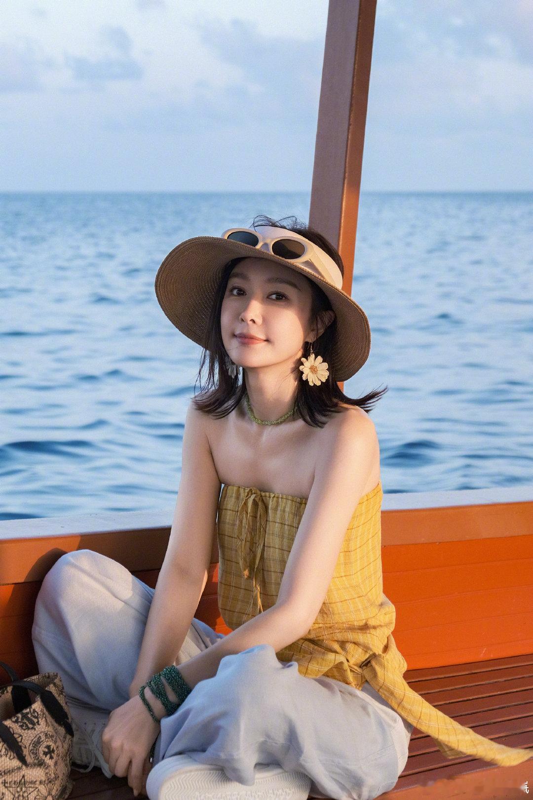 #秦岚与比亚迪海豹08的双向奔赴# ql#秦岚闪耀如她# 

你的每一点进步我都看在眼里 即使外界流言蜚语天花乱坠 荣幸的是我从未离开.  

​