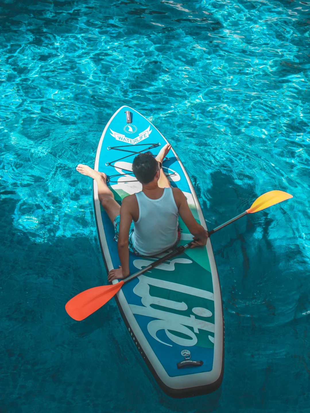 夏天，我在三亚的泳池里乘风破浪！