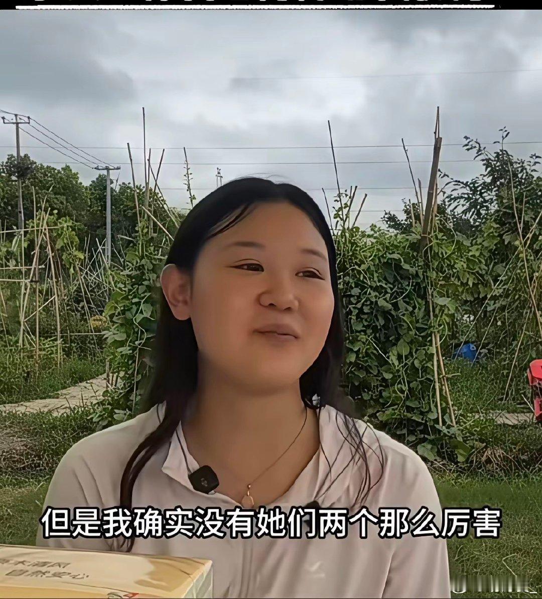 张家齐被问到，
为什么没有代言找她，她说是因为自己没有那么火，要是有我的两个小姐妹那么火，我肯定代言也很多。 ​