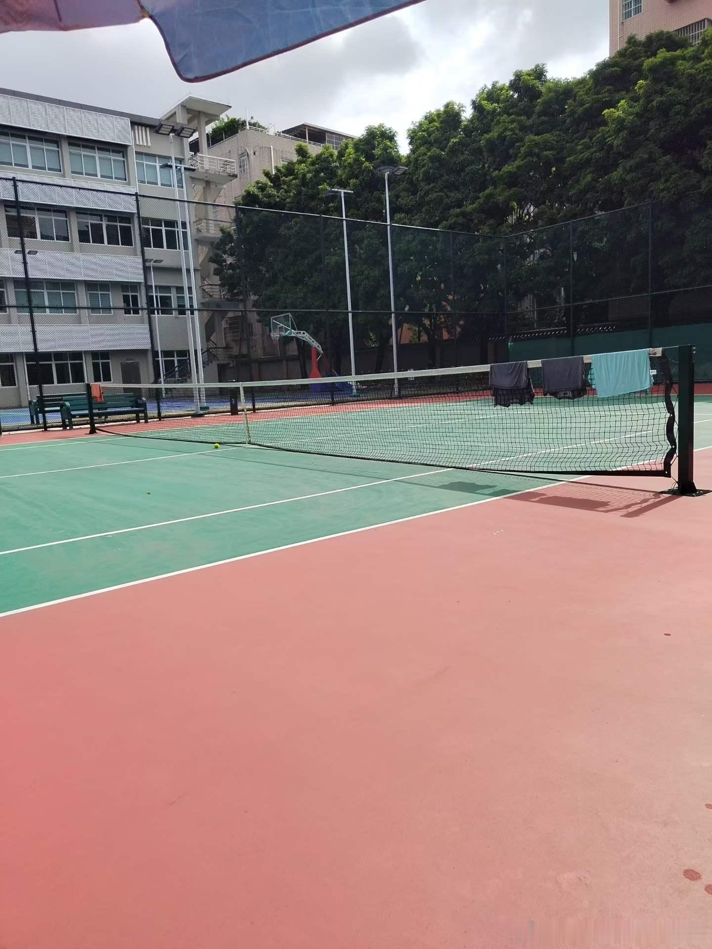 做一个善良的人，生活里多一些宽容，就会少一些计较。帮助别人，也就是帮助...