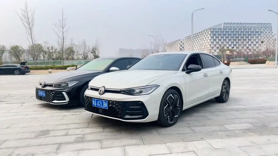 白色帕萨特还是黑色帕萨特