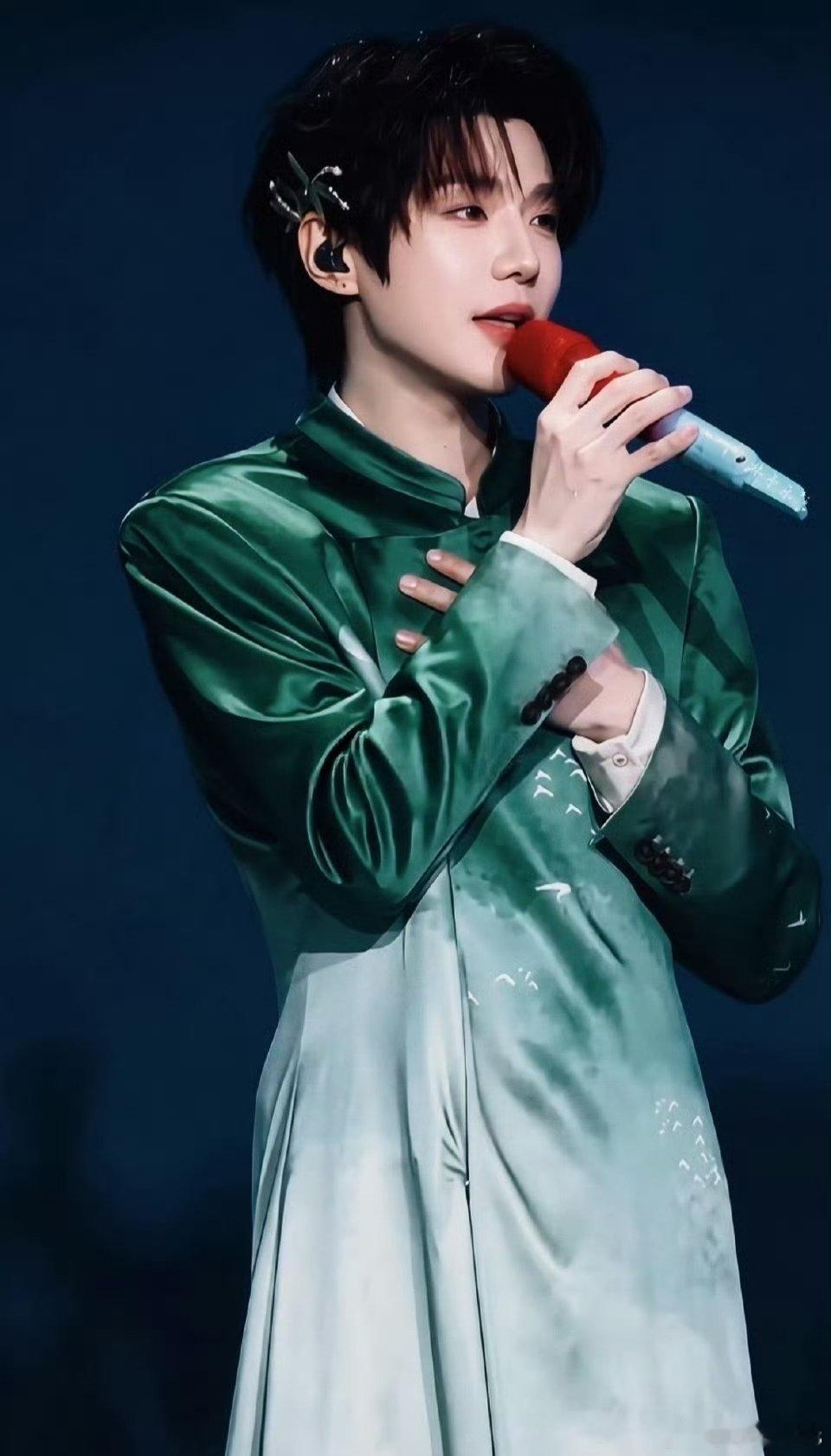 #郝熠然生日演唱会拉二胡#郝熠然弘扬中国优秀传统文化 ​