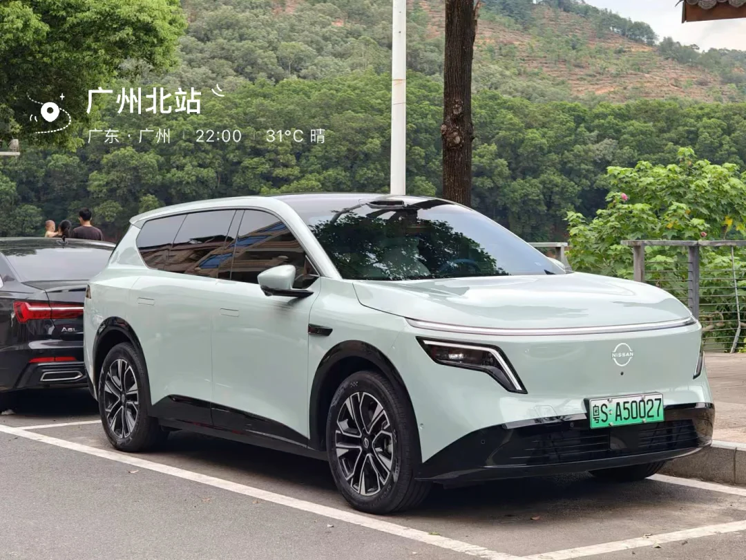盼了许久的长假，终于带上全家奔赴山野。一路上城市风光慢慢变成层叠山林，爱车宽敞空间轻松塞满行李箱、零