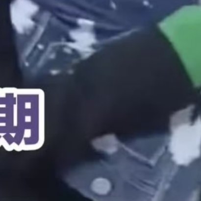 #生活手记# 苹果的种植方法
一、选址与土壤：选择光照充足、背风且地势平坦的地方。土壤以土层深厚、肥沃疏松、排水良好的沙壤土为佳。
二、品种选择：根据当地气候条件选择合适的品种，如寒地可选抗寒品种。
三、繁殖方式：常用嫁接繁殖。选择优良砧木，将接穗与砧木嫁接，一般在春季进行，可提高植株 ​