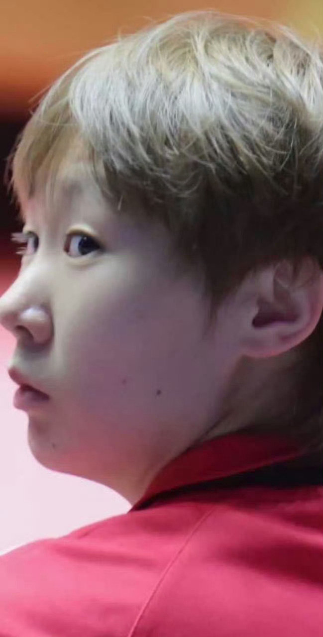 #王曼昱走马路牙子可可爱爱#王曼昱就是一个萌宝宝吖(๑>؂