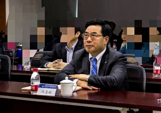 靴子落地！中化集团原党组成员、副总经理冯志斌，一审获刑19年，罚金700万。9月21日，黑龙江省大庆市中级人民法院一审公开宣判，受贿、利用影响力受贿、国有公司人员滥用职权三项罪名，数罪并罚。

法院查明，2003年至2022年，他利用担任中化集团副总经理、总经理助理兼投资部总经理，中国对外经济贸易信