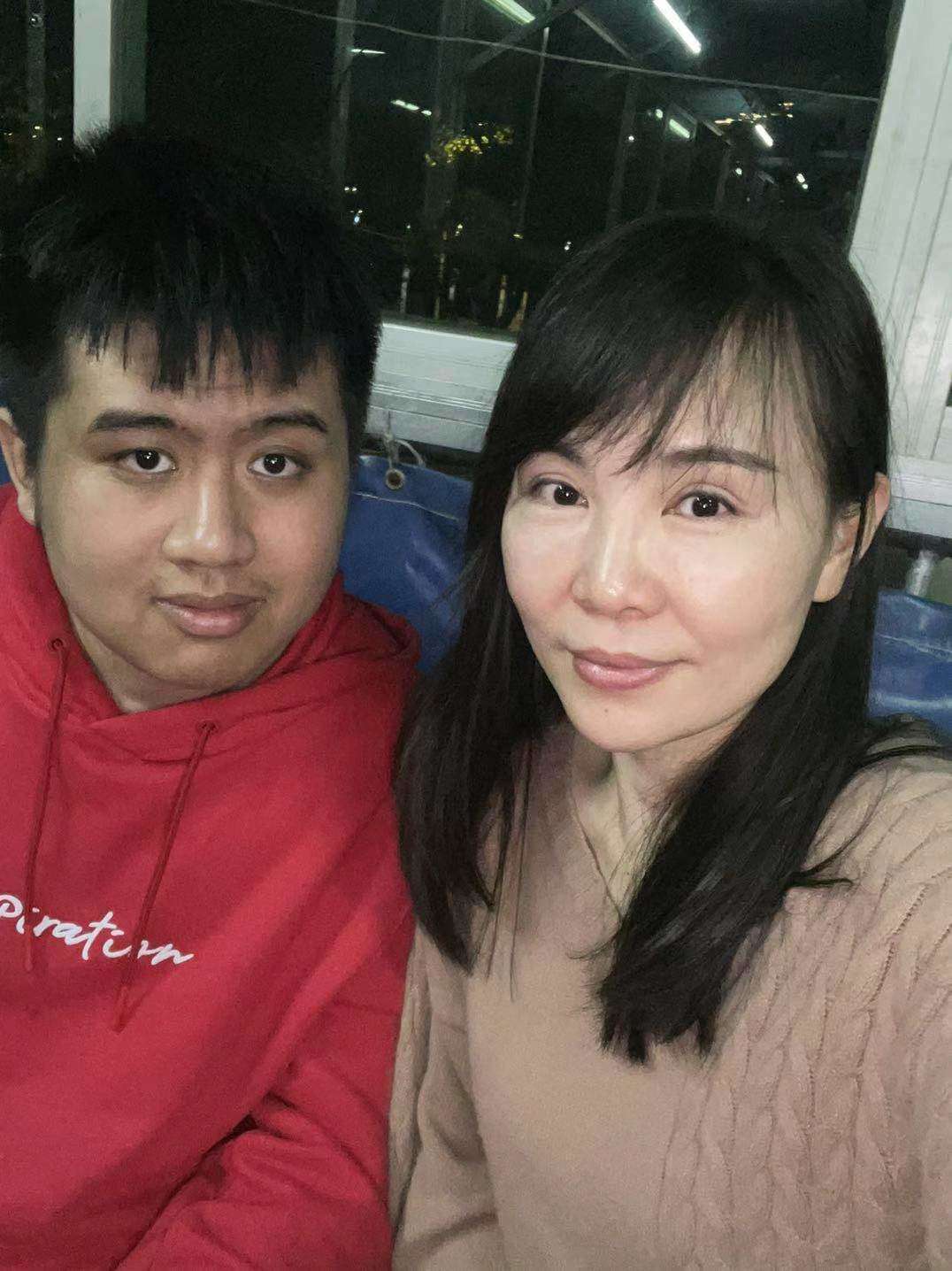 我比黄子韬长得帅，我比鹿晗长得帅，我比王嘉尔长得帅，我比邓超长得帅，我比陈伟霆长得帅，我比郭富城长得帅，我比张一山长得帅，我比张艺兴长得帅，我比易烊千玺长得帅，我比王俊凯长得帅，我比王力宏长得帅，我比黄晓明长得帅，我比范丞丞长得帅，我和刘德华一样帅，我和刘德华一样都是叫华仔，我们 ​