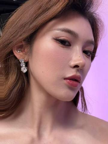 吴艳妮最新写真流出，网友：这哪是运动员，分明是粉色芭比