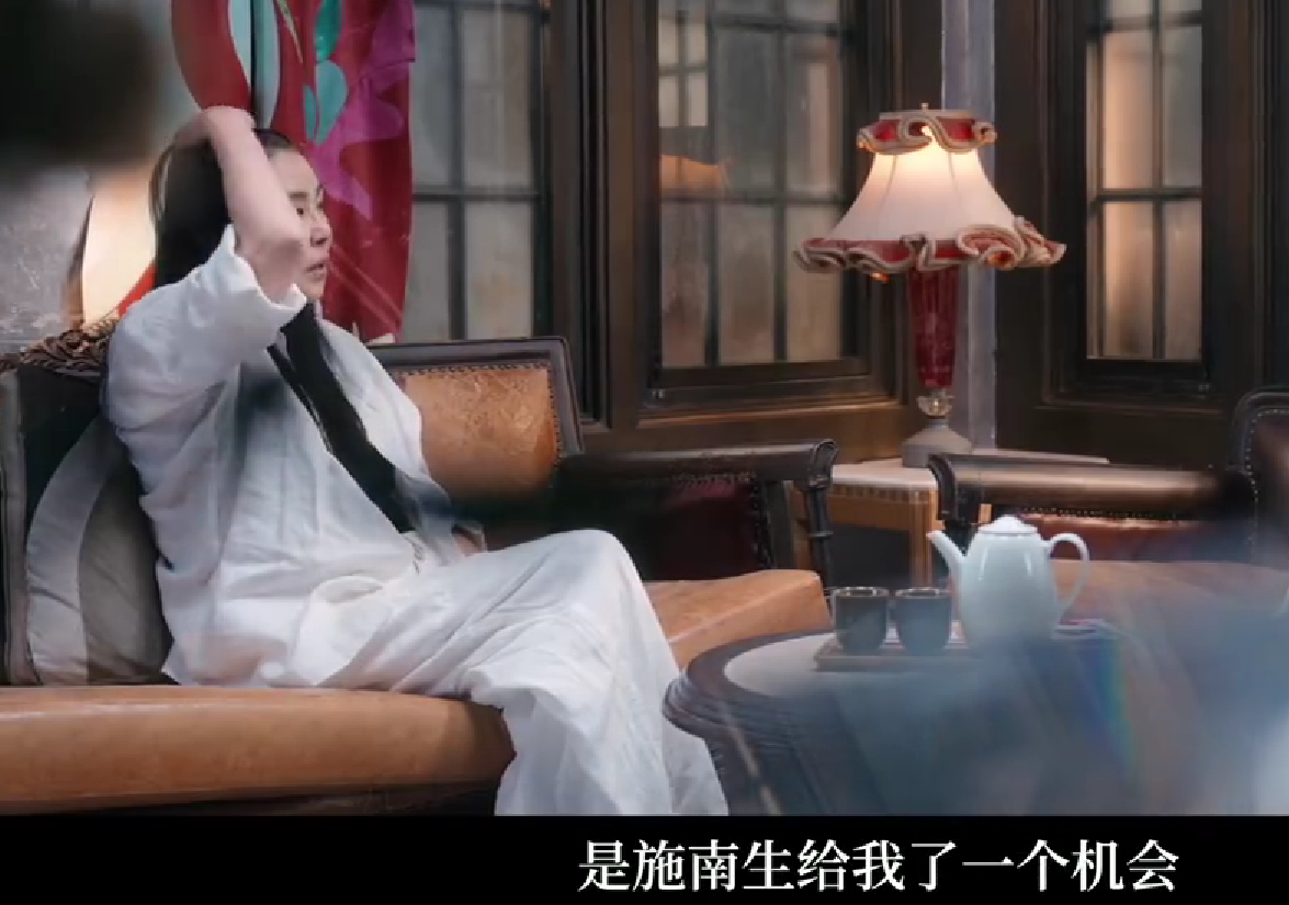 之前施南生去世时，我曾经在长文里写到徐克曾经拒绝王祖贤，是施南生的力挺才有了《倩女幽魂》。这段内容被很多粉丝抨击，说明明是徐克要用王祖贤，施南生觉得她太现代。现在王祖贤自己说了，徐克曾经PASS了她，是施南生相信了她。
有时候，生得早是一件很幸运的事，这些采访和报道都