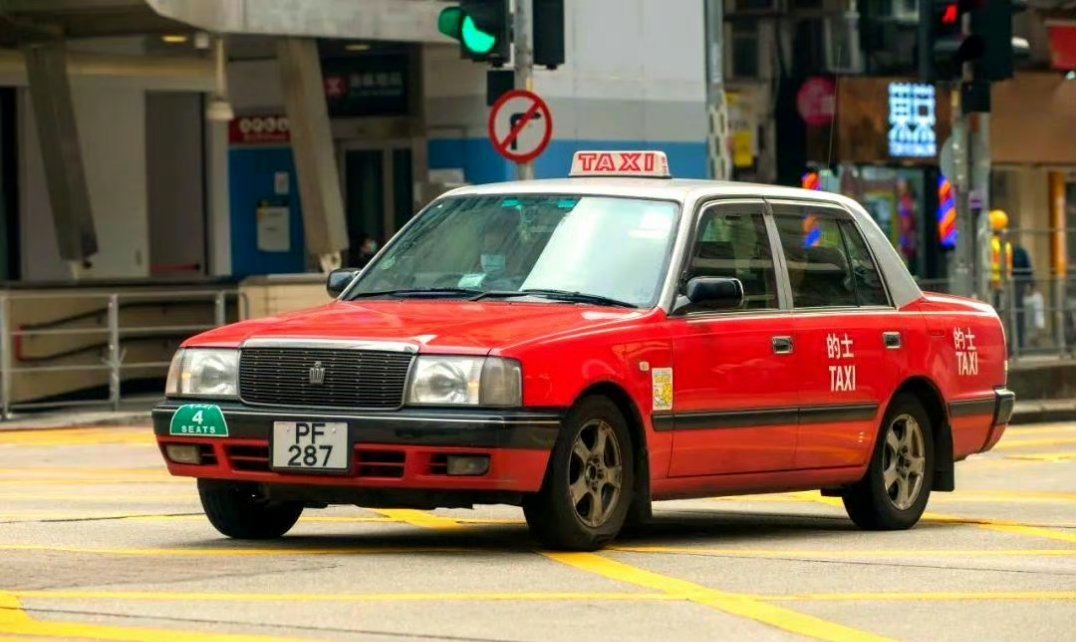 #香港将上线网约车#我去香港玩，根本不敢打车更不敢打的士，简直贵的离谱，只敢去有地铁的地方玩，地铁是我勉强能接受的价格，虽然也很贵，但已经是香港最实惠的出行方式了[允悲]所以很多香港人来深圳消费，都会有很大落差感。 ​
