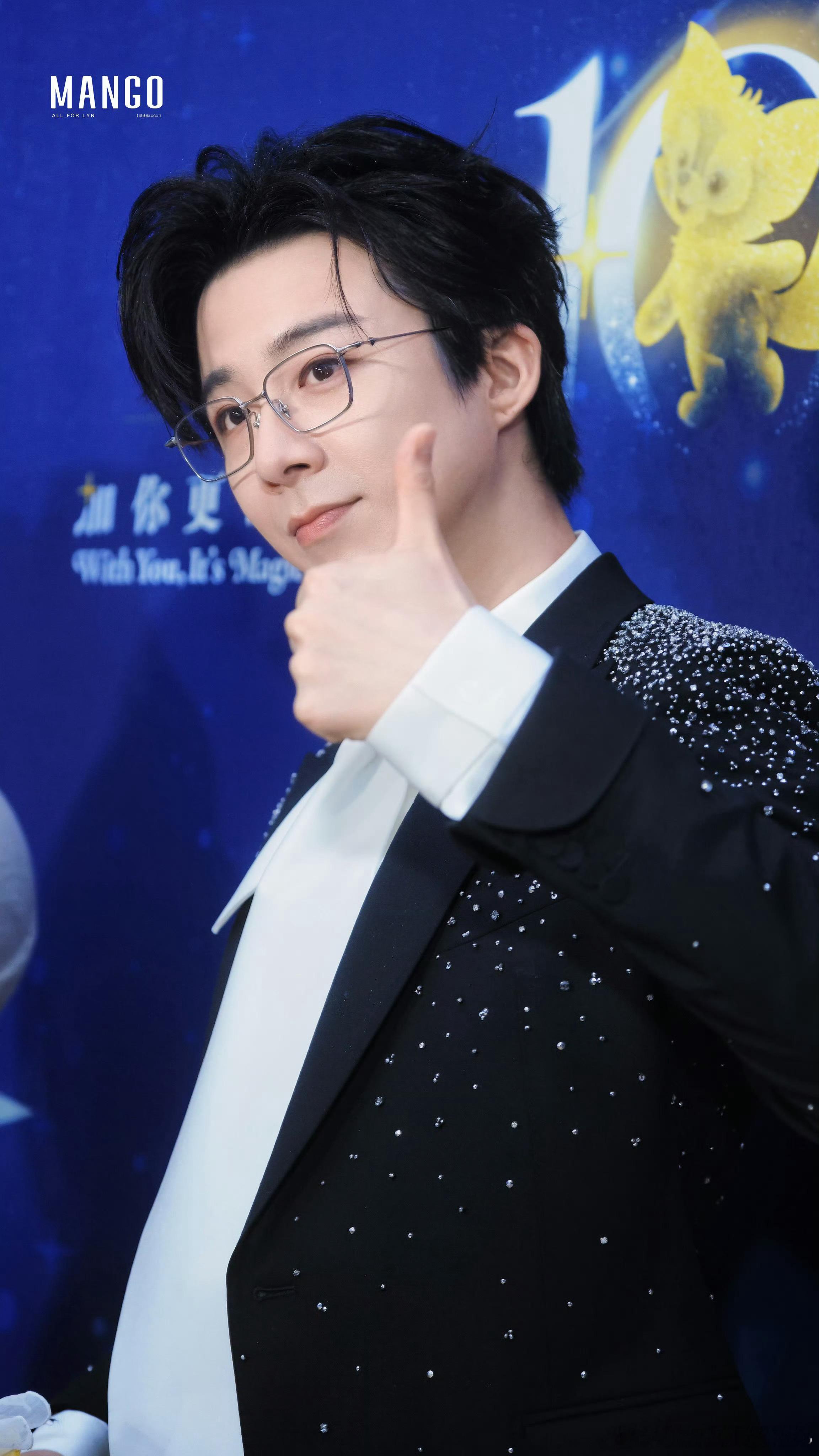 [超话]今天朋友问我刘宇宁拍的现偶有没有啊，她说她想看刘宇宁演霸总[泪...