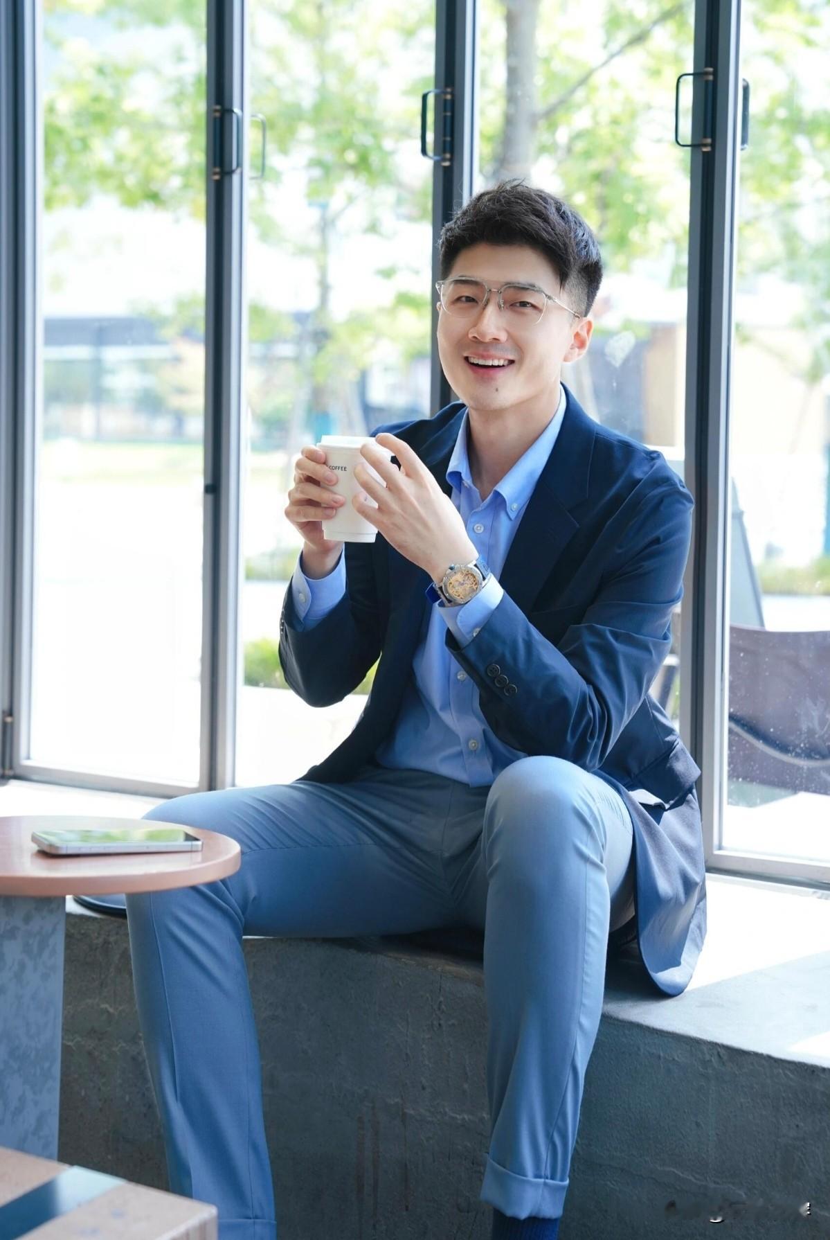 热恋期过后双方变得冷淡，这事儿挺常见。从生理上看，热恋时人体分泌的多巴...