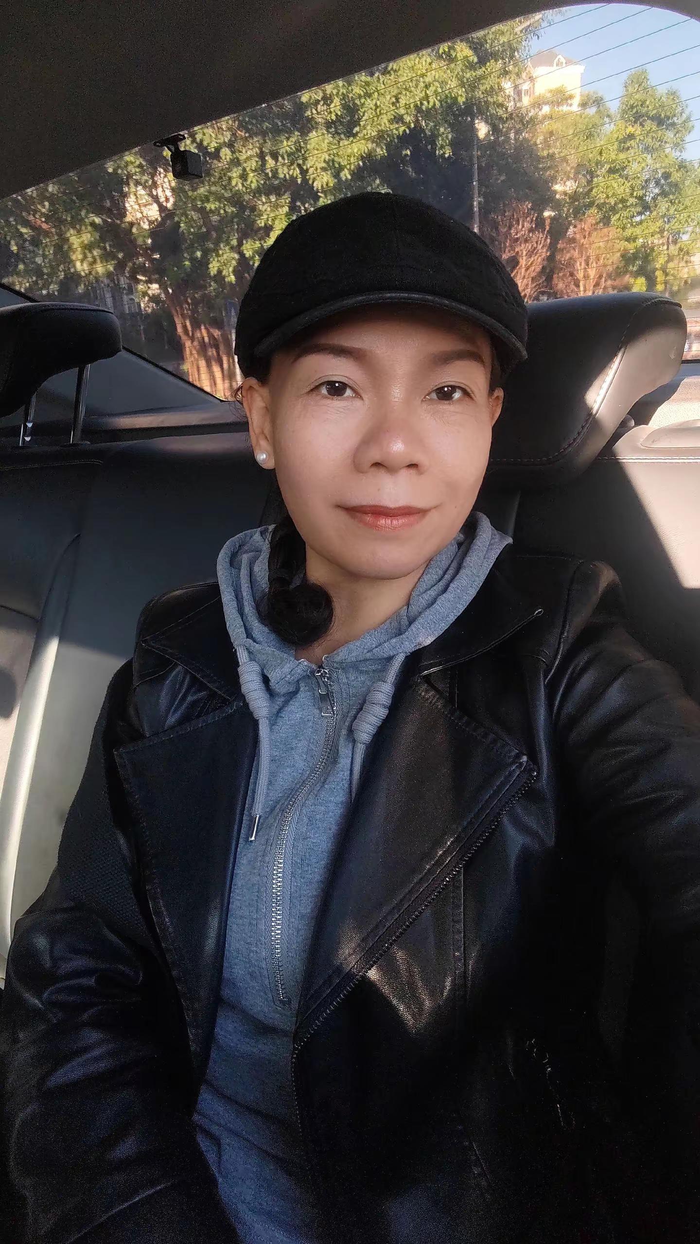 喜欢旗袍的我，也能驾驭时尚帅酷的服饰