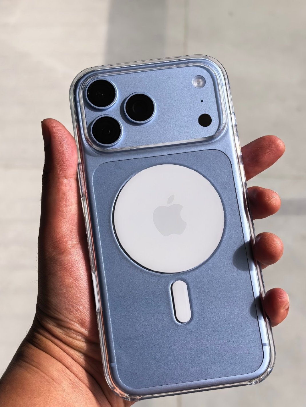 #iPhone18Pro天猫首降# 天猫官旗Pro系列领300券后9699元起，叠加以旧换新至高再省500，活动至11月13日、限购2部。注意：仅平台补贴，苹果官网无优惠；天猫7天退换，官网14天无理由。降幅约3%，按需理性看待。 ​