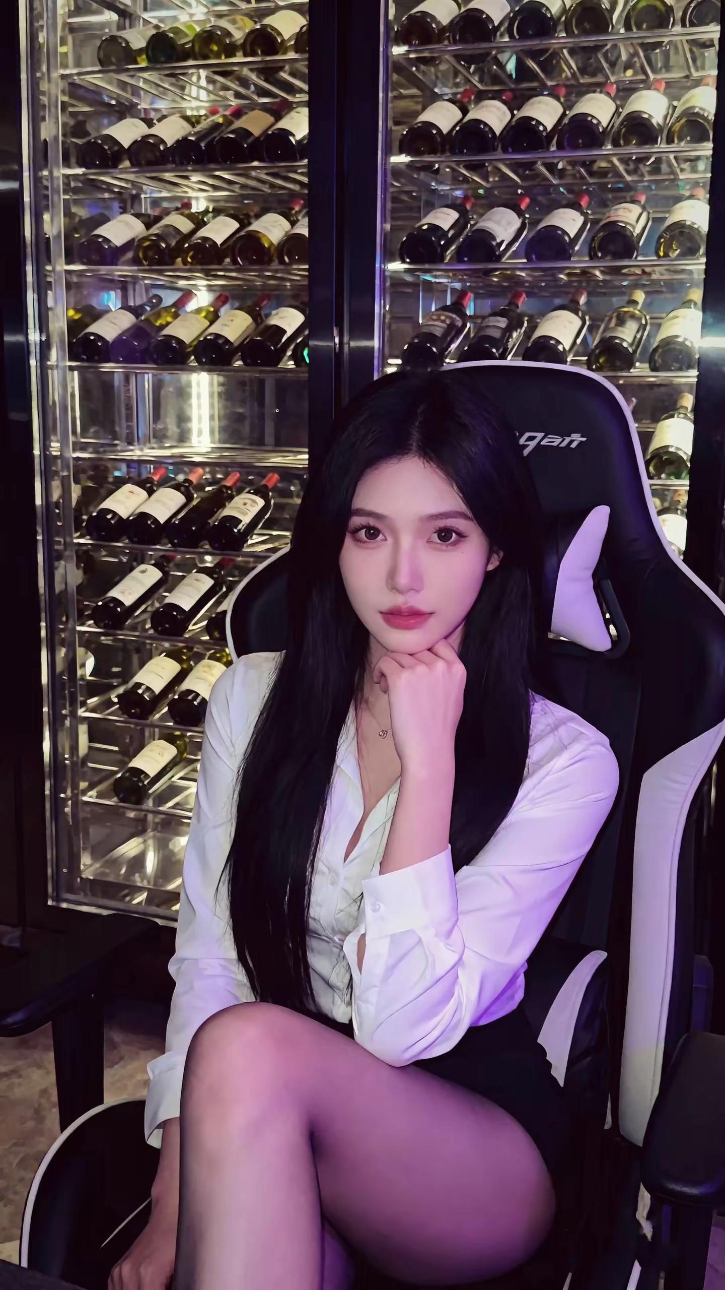 <p>御姐 美女 纯欲天花板 制服 <!--{img:0}--></p...