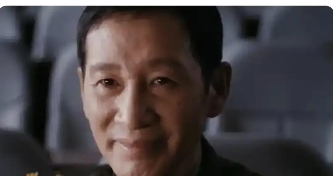 孙红雷、阿如那外加苏小玎，这几个人要是穿一身黑站在电梯里，换谁进去都得吓得贴在墙角不敢吭声。
新剧《铁证》这套反派阵容一露脸，直接把压迫感拉到了天花板。
幕后班底更是熟面孔。导演五百当年拍出了《扫黑风暴》，编剧陈育新手里更是握着《征服》和《破冰行动》两部爆款，这两个人凑一块儿搭班子，味道绝对差不