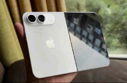 苹果折叠屏iPhone量产。<br /><br />苹果首款可折叠iP...