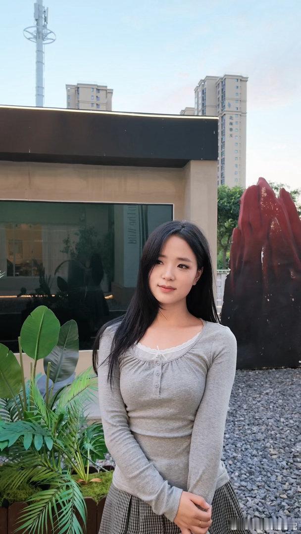 休息的一天 买了mlb的帽子 和大疆4  吃了野人先生冰淇淋 喝了麒麟大口茶 买了喜欢的衣服拍了美美的照片 人生小满胜万贯 ​
