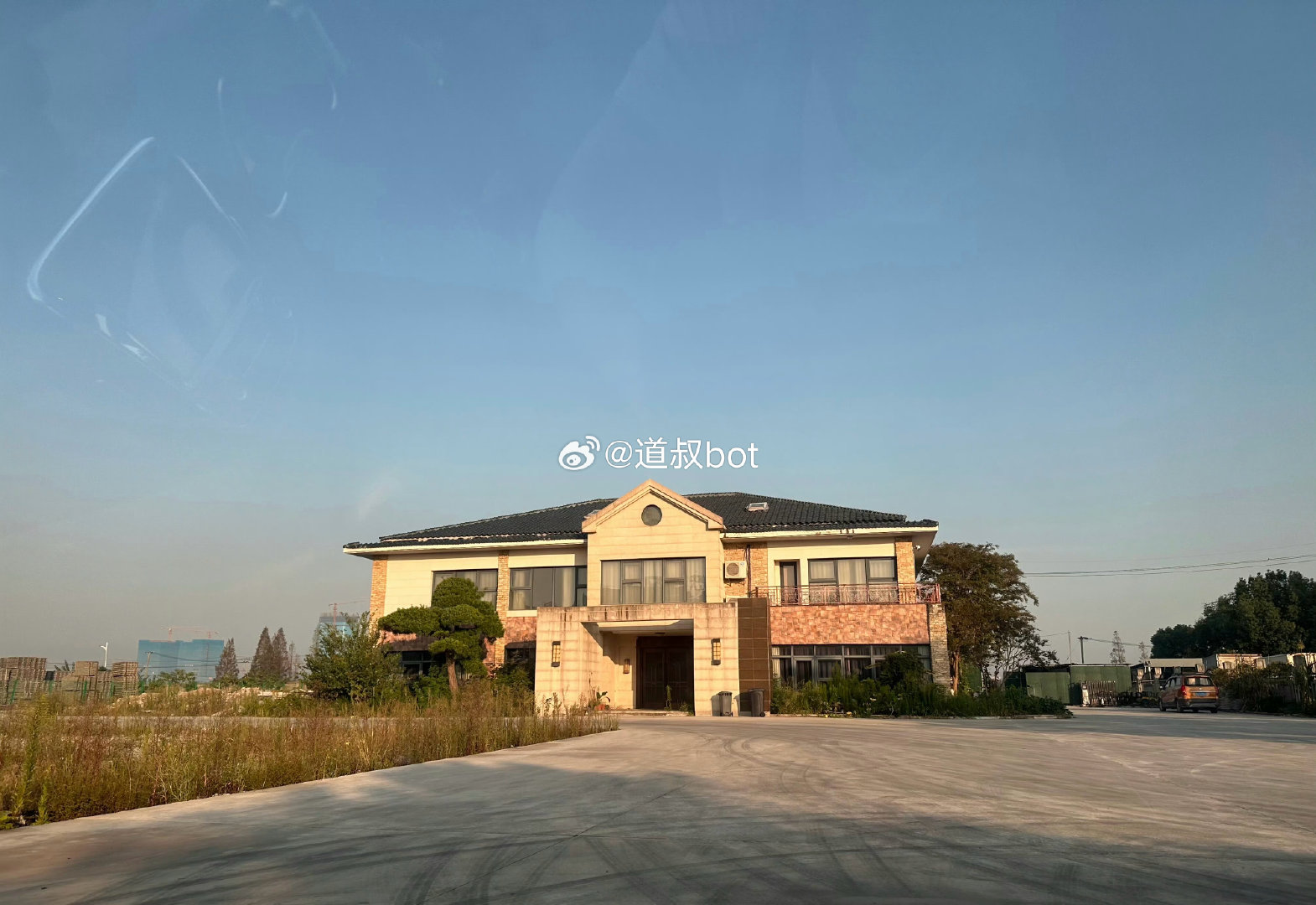 上官正义卧底四个月后实名举报江苏太仓别墅内暗藏的“华东最大”地下代孕手术室，举报后却遭遇执法到场迟缓、被追问个人信息等反常对待。
坚决抵制代孕，这背后是无数普通女性的人生安全！

#上官正义举报地下代孕机构# ​