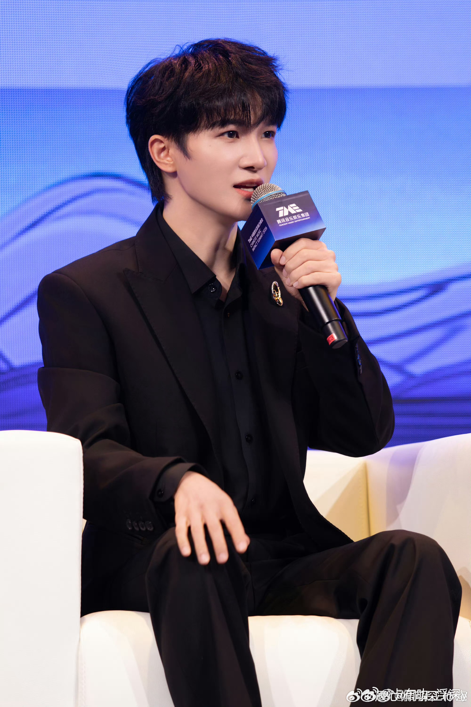 #周深[超话]##周深音乐缘计划##周深演唱会[超话]#“海的那边是海 书的结局是爱 我的心里是你.”"𝐎𝐧 𝐭𝐡𝐞 𝐨𝐭𝐡𝐞𝐫 𝐬𝐢𝐝𝐞 𝐨𝐟 𝐭𝐡𝐞 𝐬𝐞𝐚 𝐢𝐬 𝐭𝐡𝐞 𝐬𝐞𝐚 𝐛𝐨𝐨𝐤 𝐓𝐡𝐞 𝐞𝐧𝐝 𝐢𝐬 𝐭𝐨 ​