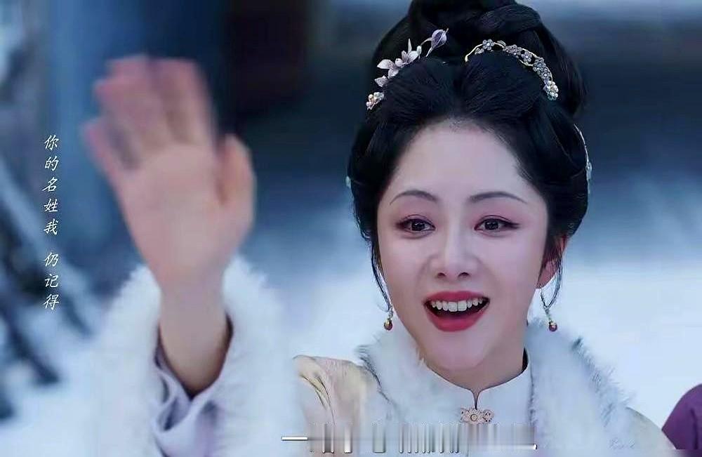 吕蕺儿砸出十万两白银，一把抱住濒临绝境的兰香，两个女人在后巷哭作一团。

没有扯头发抢男人的戏码。《兰香如故》大结局硬是靠这场戏，把收视顶到全网第一，豆瓣拿下7.5分。

以前的剧，女配不是背叛就是黑化。这部剧偏不。吕蕺儿从青楼爬出来拼命搞钱，转头就在姐妹落难时倾囊相助。

不围着男人转，各自挣脱泥