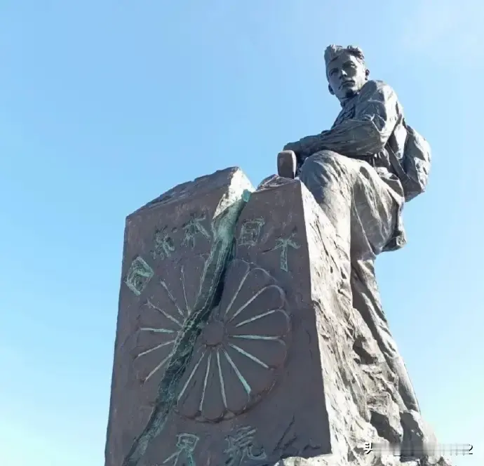 硬碰硬！俄罗斯揭幕粉碎大日本帝国纪念碑，日本紧急交涉直接被俄方驳回
 
北京时间2026年9月4日，俄罗斯远东哈巴罗夫斯克（伯力）阿穆尔河畔，一座重量级反法西斯胜利纪念碑正式完成揭幕，迅速引爆国际舆论，引发一场新的历史外交风波 。
 
这座纪念碑主体为一座15米高的苏军士兵青铜雕