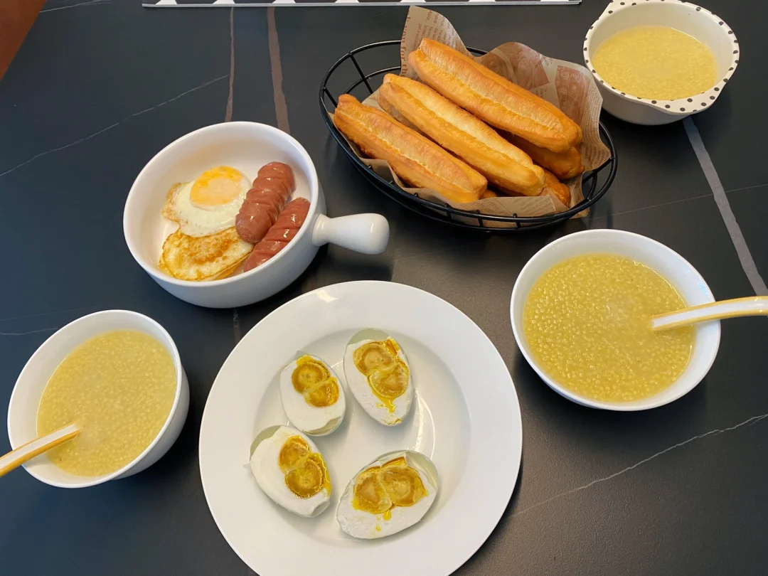 早餐打卡／油条／小米粥