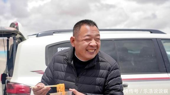 胖东来创始人于东来最近说了一条新规则，今后胖东来新招收的员工，都为四年合同制的员工，合同到期后不再续签，这样能给社会培养更多的人才，核心目标是让员工在任职期间，学习懂得科学文明的生活理念和生活方式、学习独立人格和相关技术，然后输送给社会，更多的懂得爱和美好生活理念的人才。其实我觉得这样也挺好的，这样