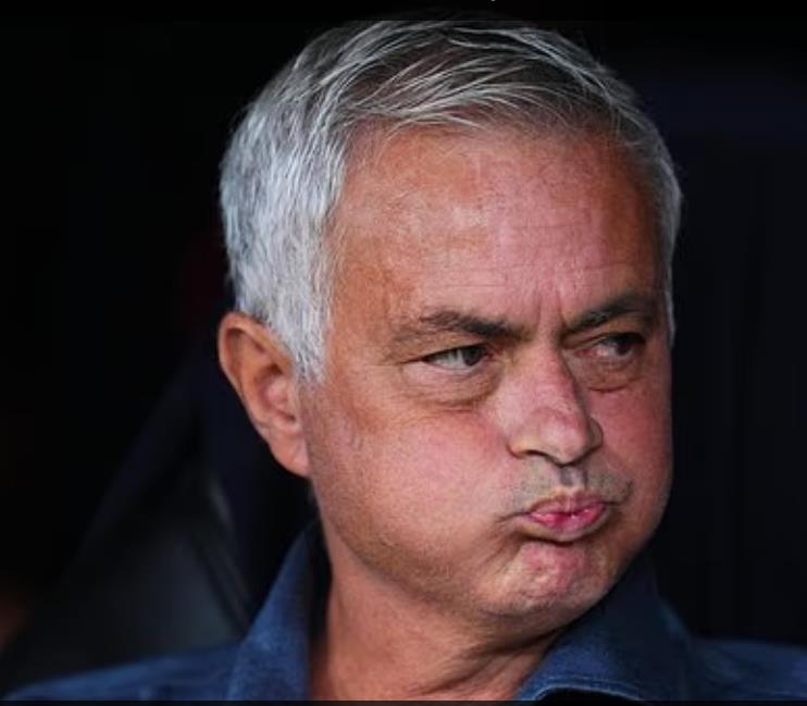 穆帅对皇马球员提出要求：只要不辜负我，我就会一直支持这名球员。
在国际比赛日期间，皇马主帅穆里尼奥接受了采访。
穆帅谈到了本次回归皇马的执教理念，以及对麾下球员的期待。
穆帅希望皇马球员不要辜负他。穆帅说：“我想说的是不要辜负我，当然指的是足球层面。只要不辜负我，我会一直站在你们身后。”
在穆帅看来