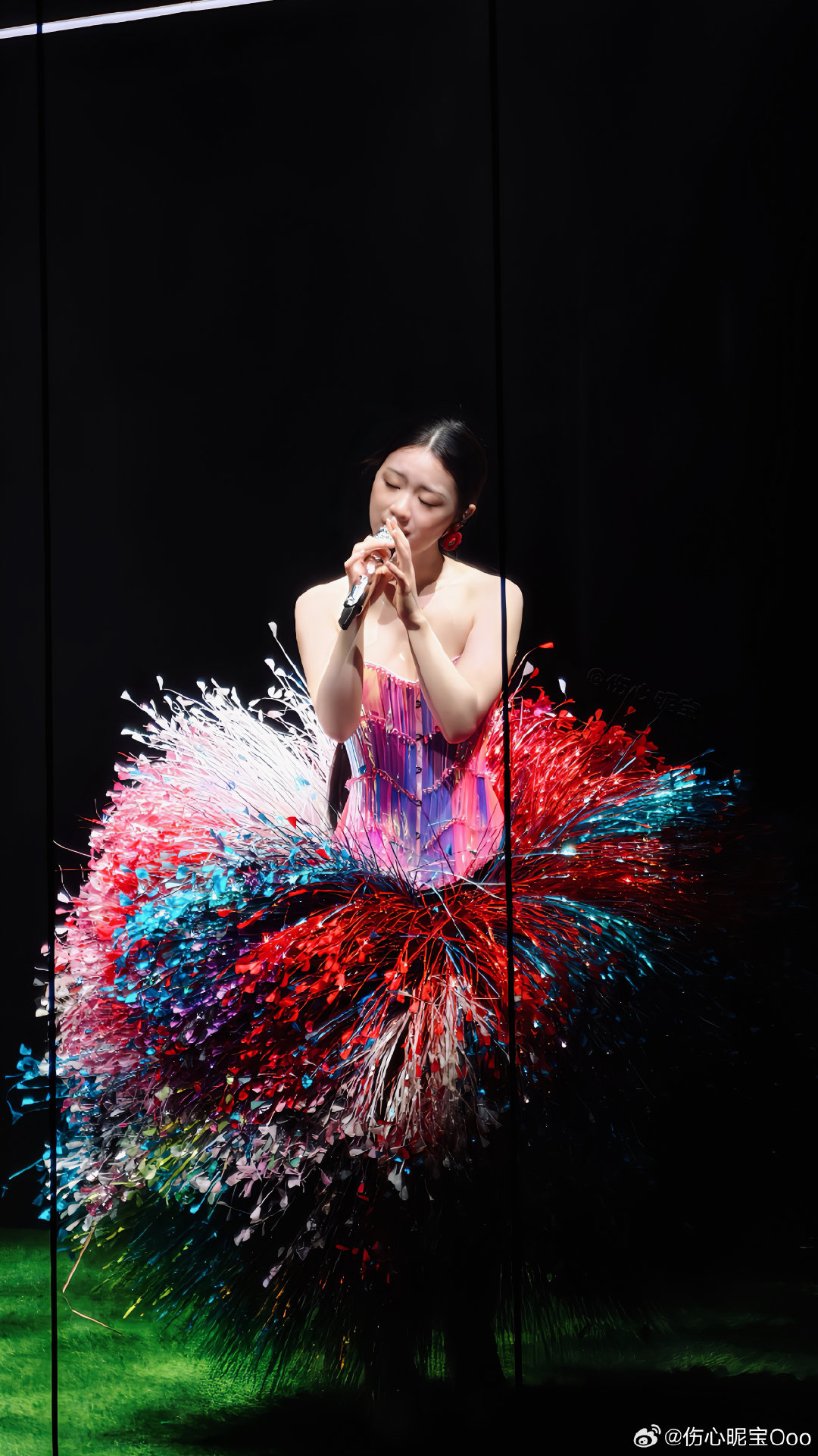 #单依纯[超话]#  2026｜0823🥳
世界的绮丽在我们眼前绽开
#单依纯##单依纯演唱会# ​