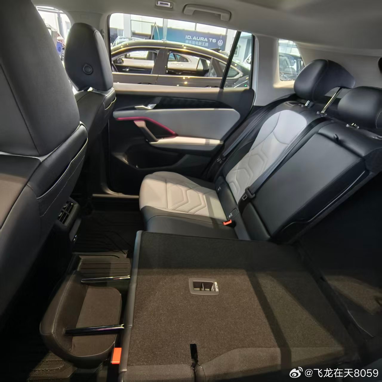 #黄金超混满电出发##一汽大众黄金超混重磅上市#
一汽-大众探岳L PHEV凭借黄金超混技术展现硬核实力，搭载1.5TEA211EVOII混动专用发动机，搭配双电全域超混架构，实现超1400km综合续航，全场景出行无焦虑，堪称黄金能效标杆。其黄金驾控优势显著，支持纯电驱动、串联混动、并联混动、能量回收4种模式无 ​
