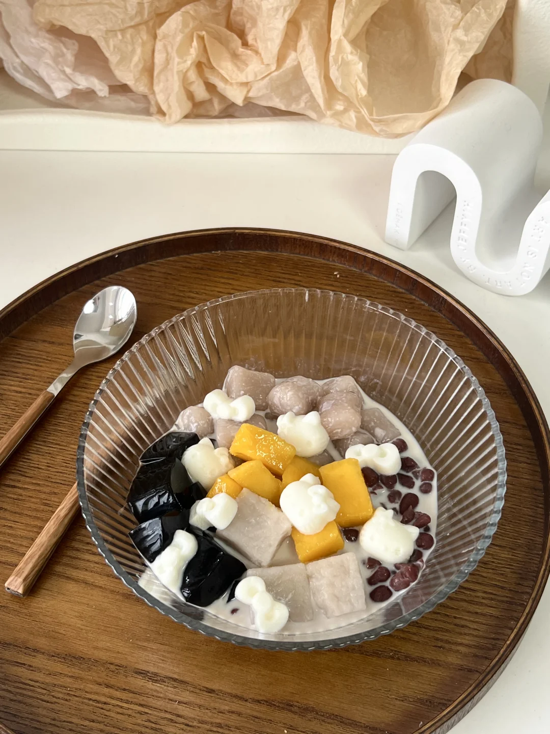 谁不想急头白脸的来一碗料多多芋圆！