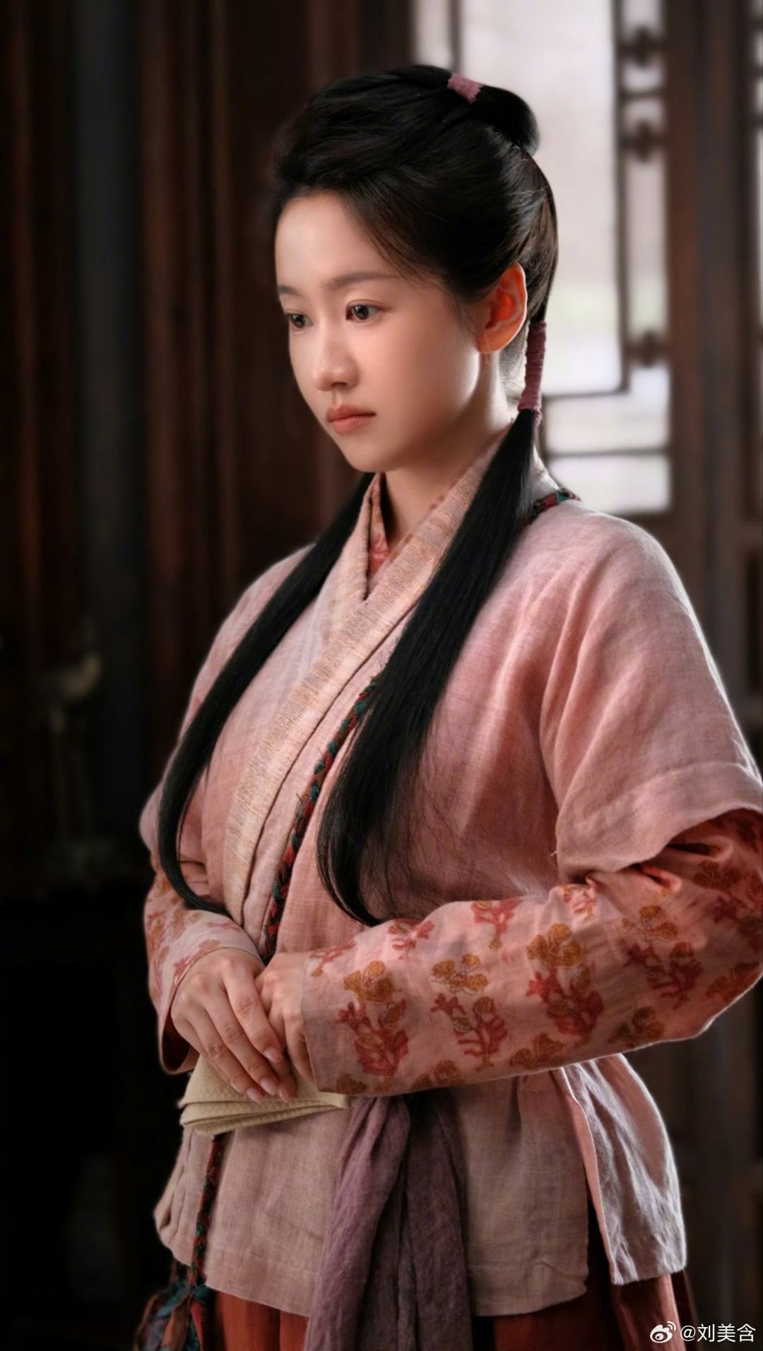 #兰香如故#安安静静追剧的晚上，真的懒得做饭。随手泡一碗热乎乎的粉面菜蛋，边看剧边吃，简简单单就很治愈。 ​