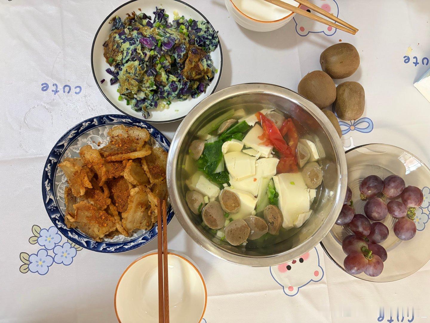周末愉快。
快乐就是和好朋友见面，然后一起躺平。 ​