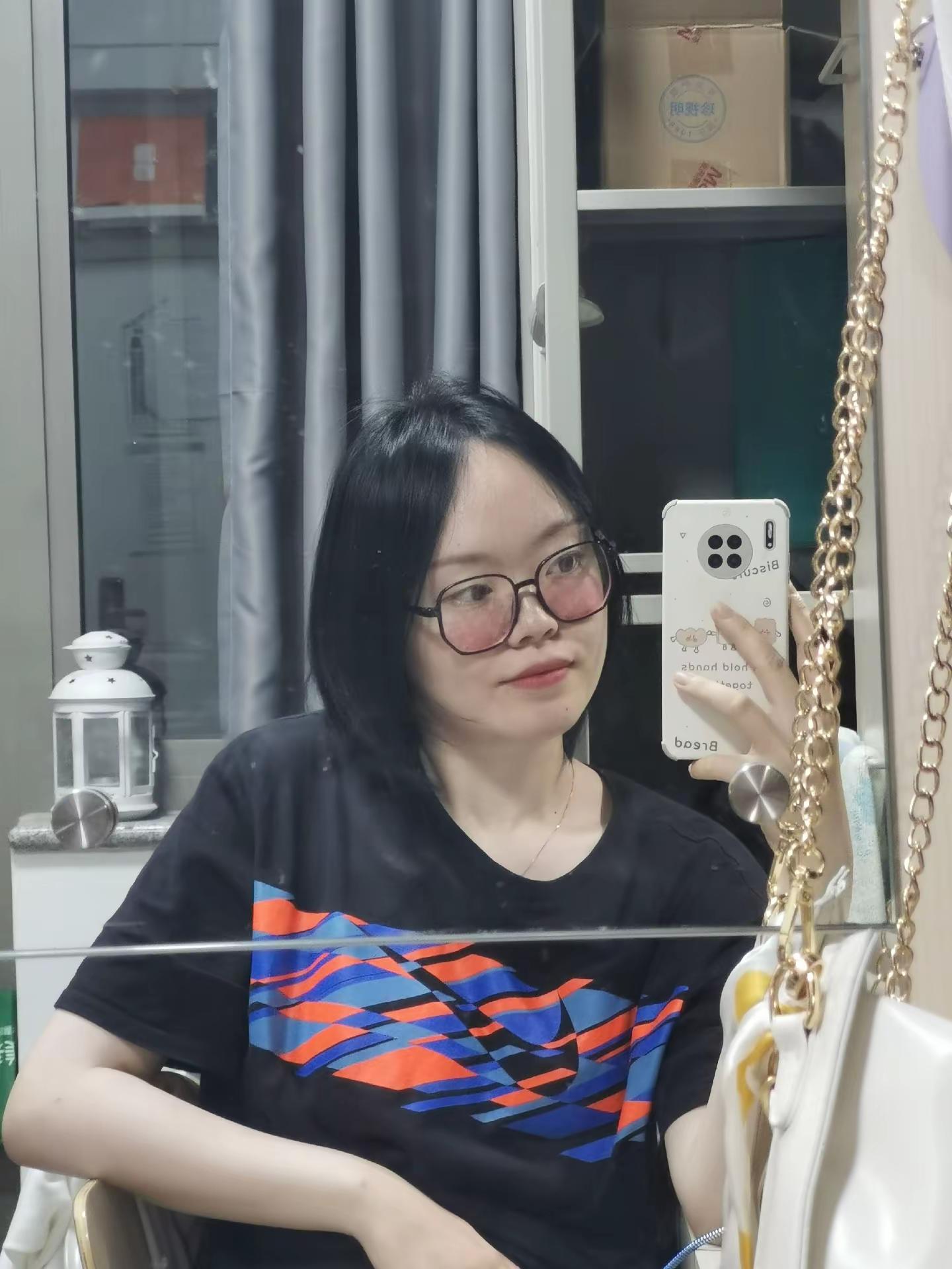 还好留过短发。夜曲兑水还能再停几年。那时候为了实习剪的乖乖头还瘦，年轻真好真可爱。短发 上学发型 大学生活 夜曲周杰伦