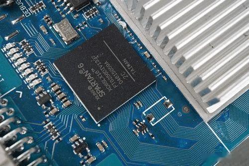 英特尔加码 ASIC 赛道，90 后深漂凭兴趣创业年入百万
强攻定制 ASIC 赛道！英特尔重金挖来行业老将，直面博通争夺 AI 芯片代工订单

AI 浪潮带动定制芯片需求爆发，英特尔正把 ASIC 专用集成电路代工业务视作重要增长引擎。CEO 陈立武引入来自 Marvell 的资深高管 Dean Jarnac，希望依靠其行业资源，从 ​