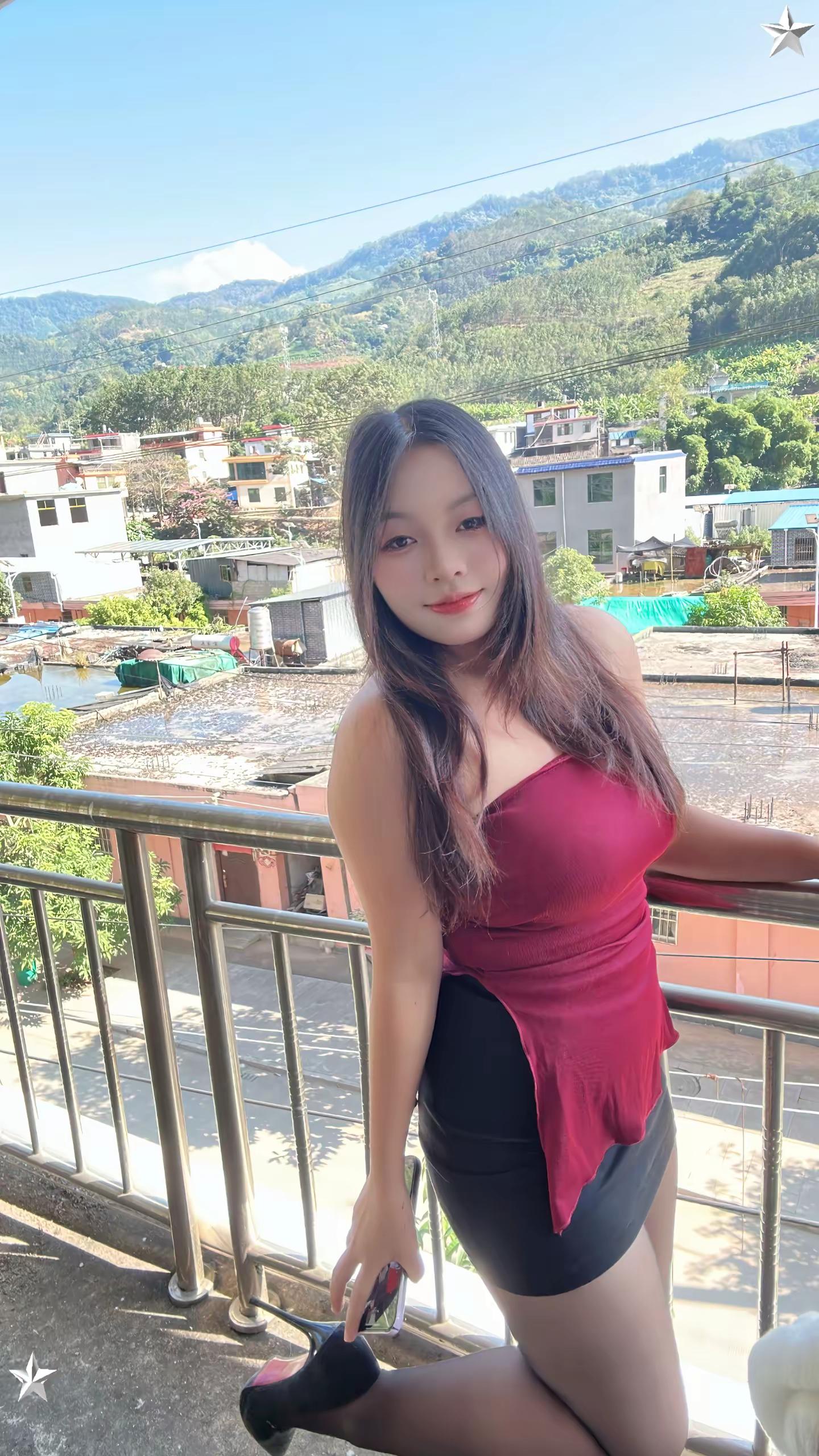 <p>辣妹穿搭 <!--{img:0}--></p><img src=...