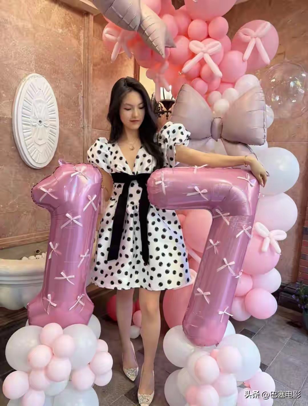 王诗龄曝生日照，瘦成优雅名媛，李湘“消失”的这一年在盘算什么 ​