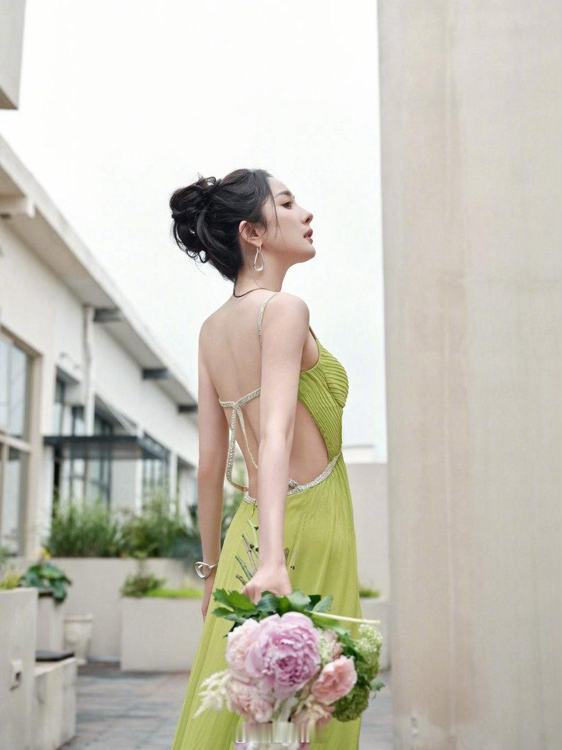杨幂顶级身材大长腿😍 ​