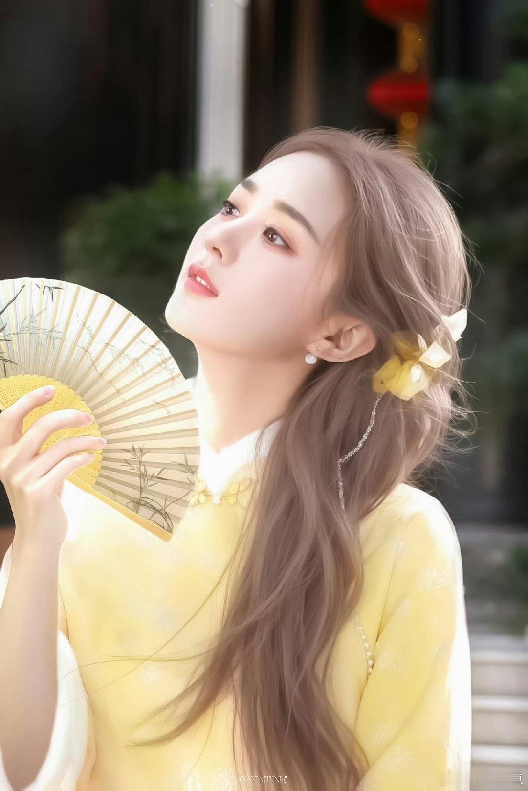 #赵丽颖[超话]##赵丽颖# 

你的眼睛溺了春雾像不可及的黎明.

​