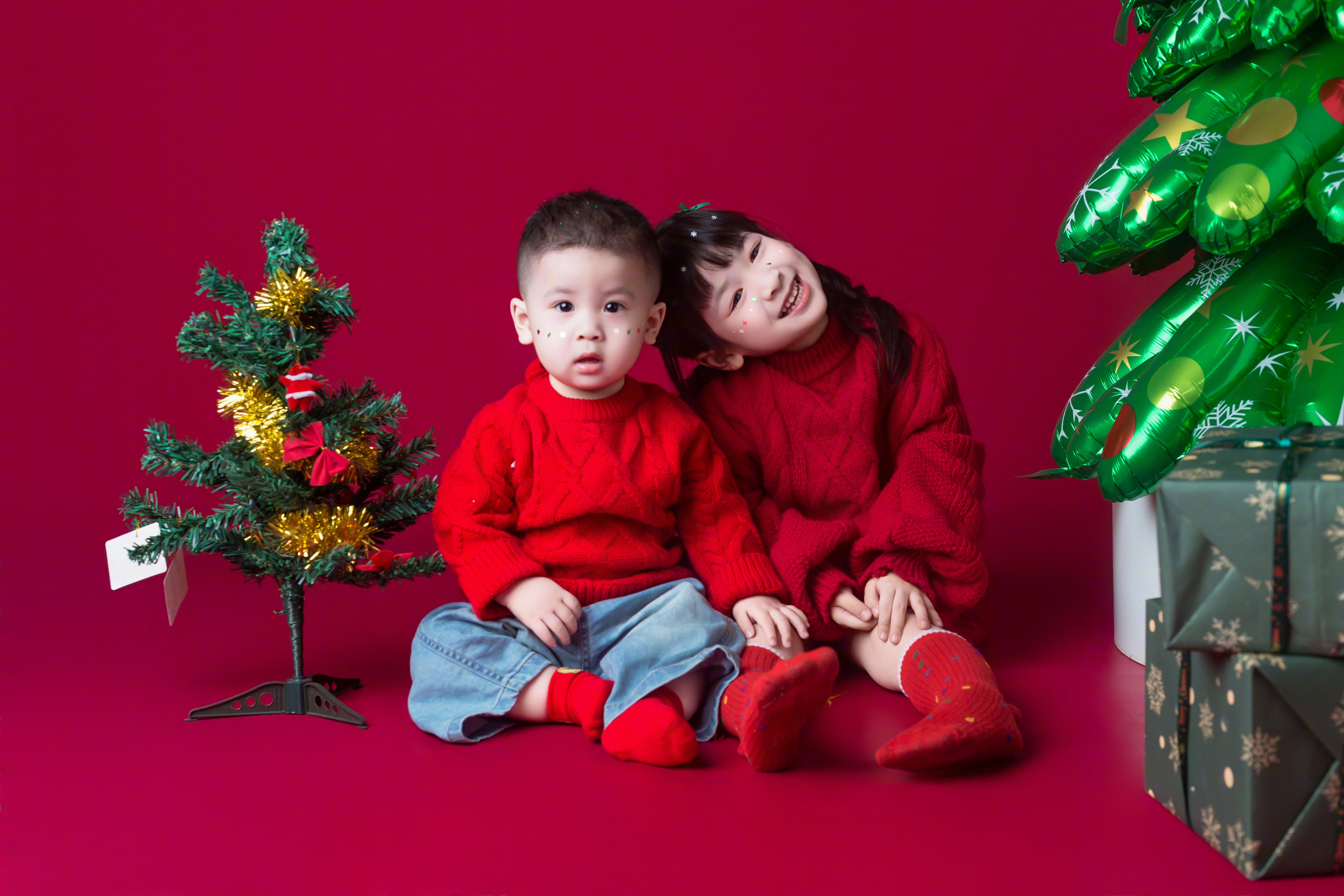 { 🧣🎄一起进入新年倒计时吧~ } 2026年越来越近了‼️转眼又要一起跨年啦🎉给姐姐弟弟提前安排一组跨年照新的一年 要和最爱的家人在一起记录下这温暖又美好的瞬间[送花花]萌娃养成记亲子大玩家 ​​​