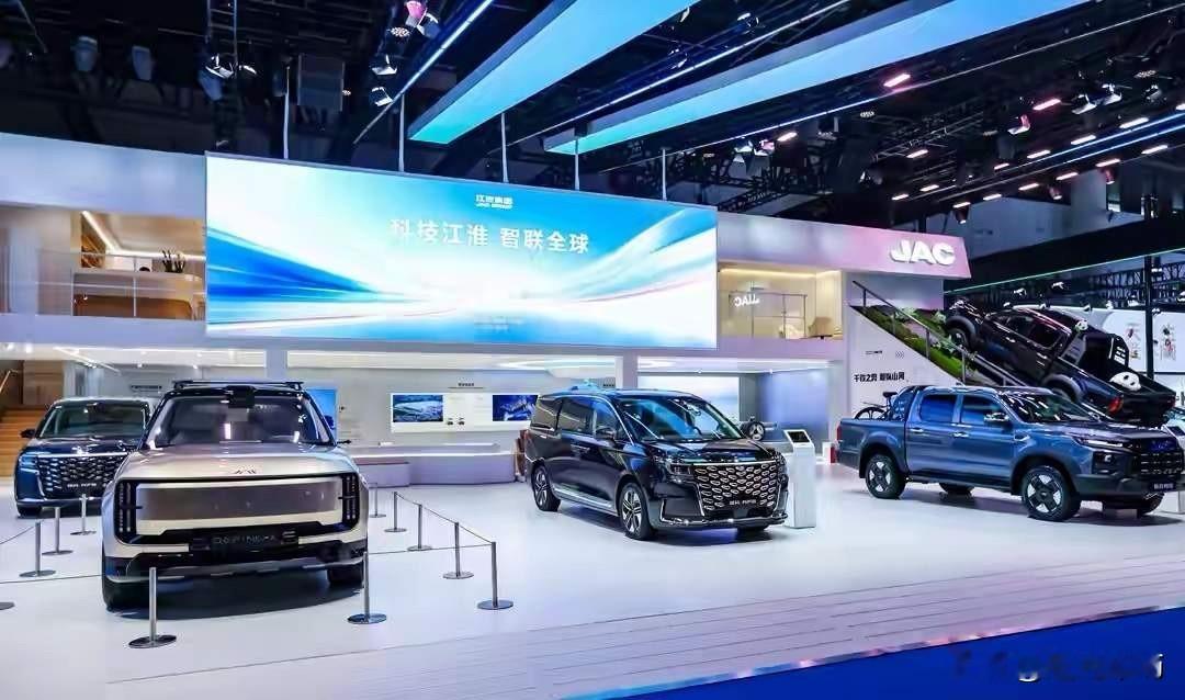2026成都国际车展最亮眼的10款车：
1. 比亚迪大汉
2. 全新红旗H9
3. 欧拉7
4. 小米澎程N90 Max
5. 奔驰全新长轴距GLE
6. 宝马新世代iX3长轴距版
7. 神行者8
8. 方程豹钛9
9. 小鹏G9L
10. 奕境X9



逛懵了！2026成都车展大反转，合资豪车集