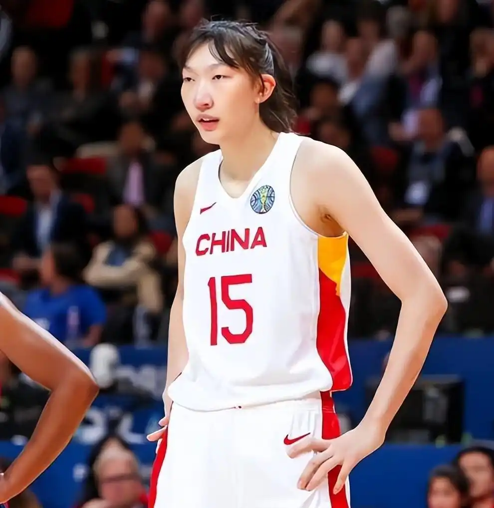 中国男篮和女篮成绩严重滑坡最主要的原因是缺少有实力的球星，国家女篮在世界杯打了第六名关键在于拥有WNBA选手韩旭，少了韩旭的中国队亚运会只能拿季军。
中国男篮黄金一代时期，国内联赛涌现了技术非常突出又有特点的球员。比如八一队有刘玉栋、山东队有巩晓彬、江苏队有胡卫东、吉林队有孙军、浙江队有郑武等，他们