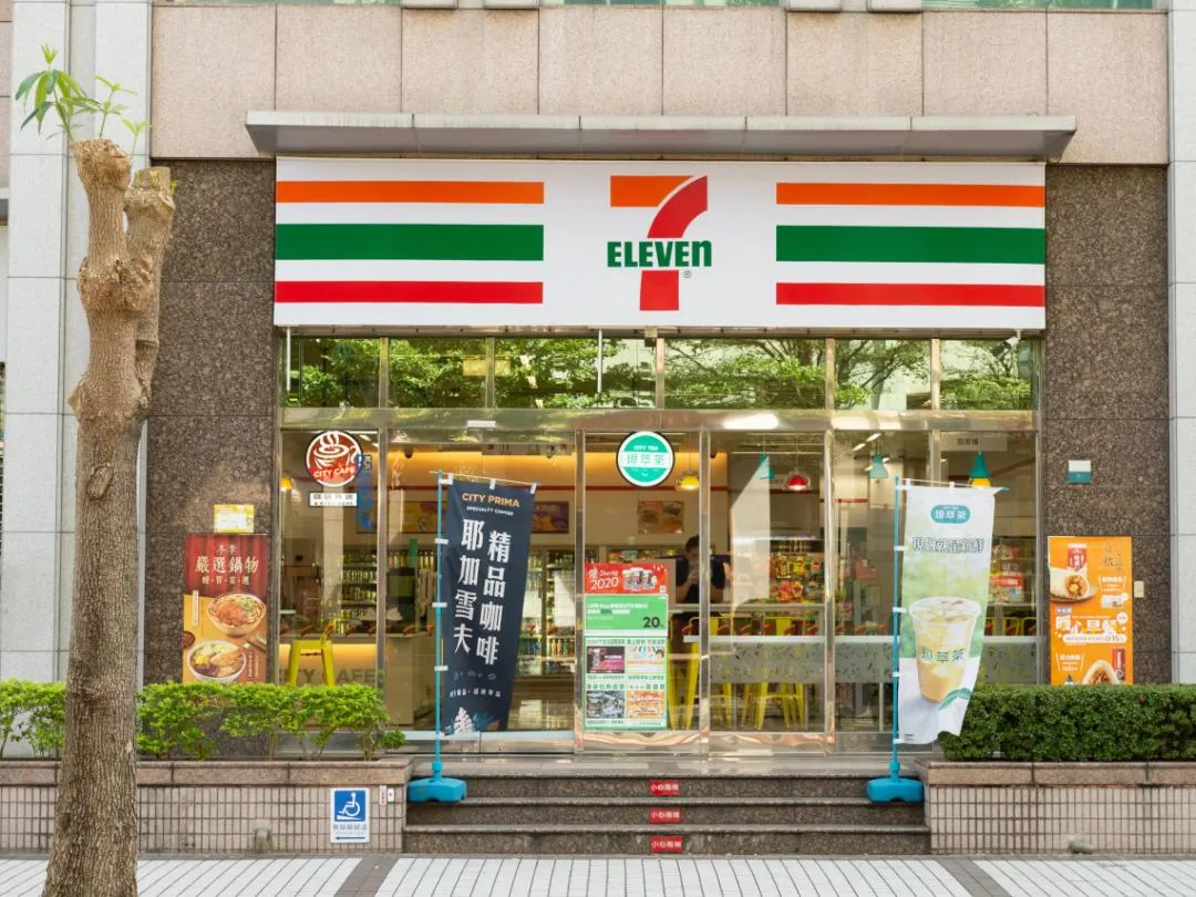 在711买袋面包，到手多出一瓶可乐，钱还没多收

不是店员手滑，是考核逼的。9月