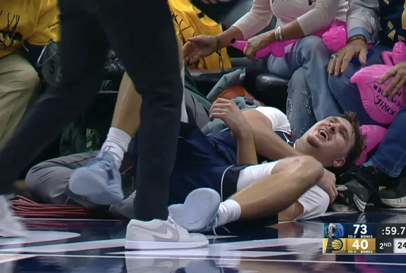 凶狠恶犯！冲突爆发！NBA状元直接退赛