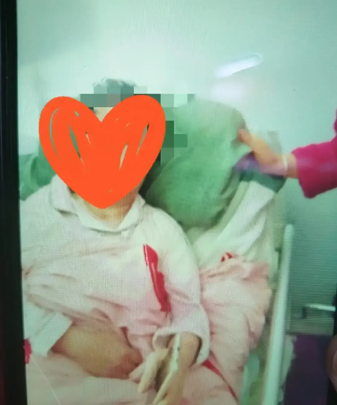 57岁的姐姐被“小神仙”一句话吓得够呛：明年车祸，瘫在床上，死不了，有...