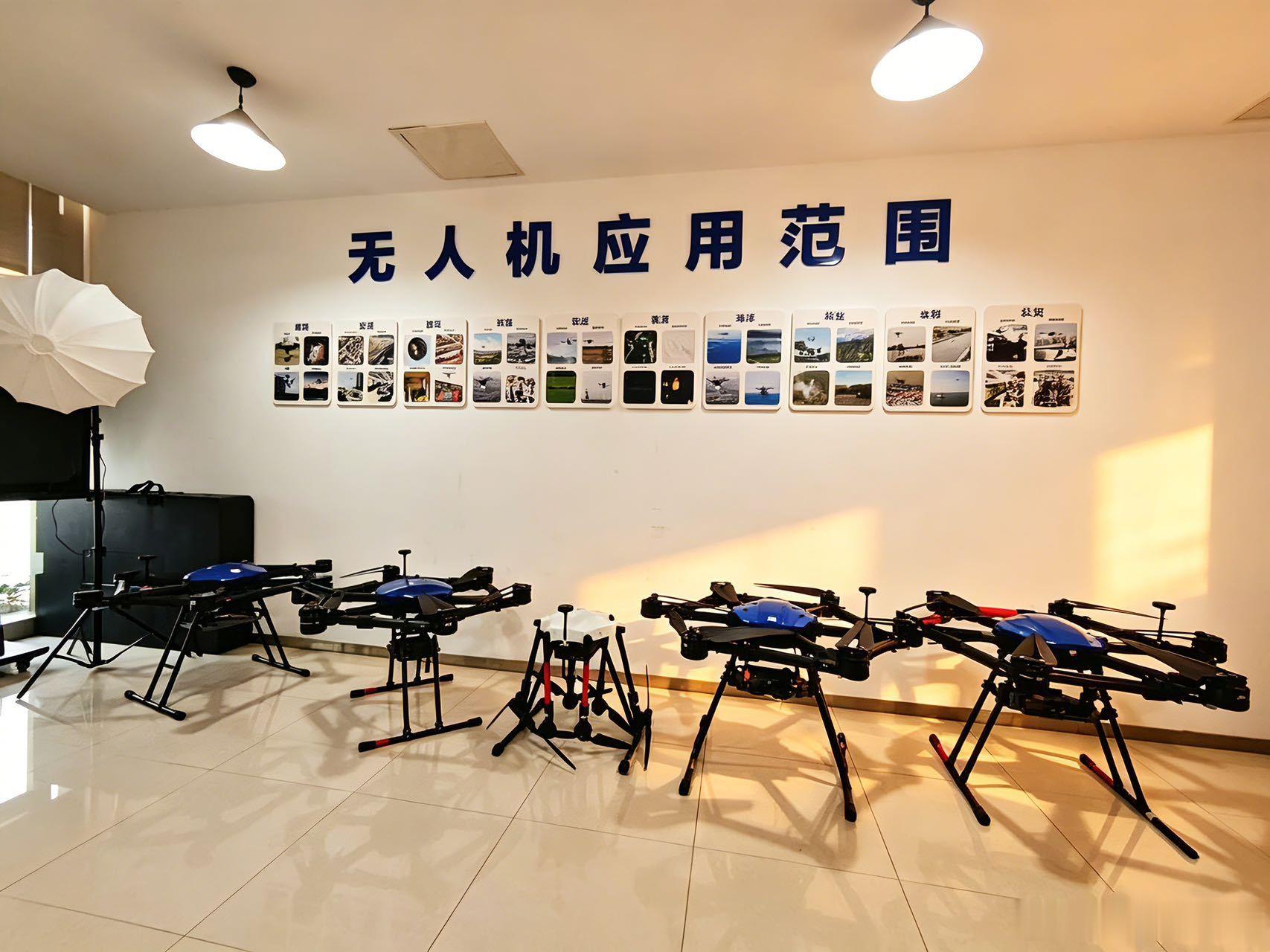 成都无人机考证怎么选机构？实地探访四川先飞智能无人机培训基地有感

最近身边不少朋友咨询成都无人机考证，很多人分不清市面上各家培训机构的差别，网上信息杂乱，很容易踩坑。前段时间我专程实地走访四川先飞智能无人机培训基地，今天把看到的情况客观写出来，给打算学习无人机的朋友做参考。

选择 ​